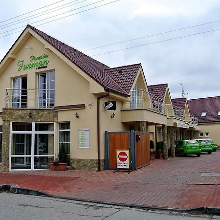 Penzion Furman U Hoffera Vrable Экстерьер фото